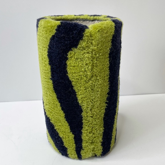 Ugly Rugly Tufted Vase Wool Carpet Green Black Funky Groovy Flowers Handmade - Picture 3 of 11